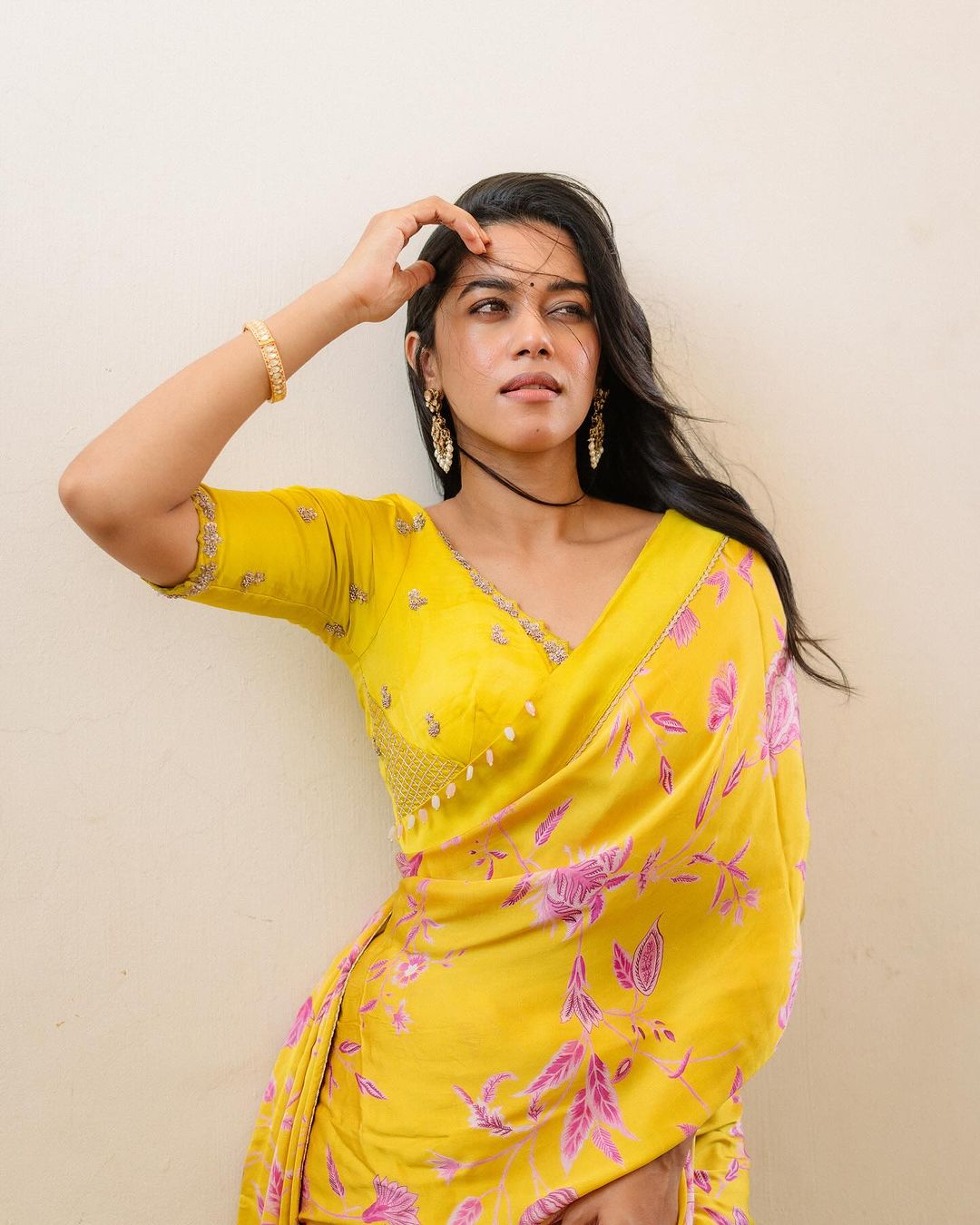 Indian Actress Mirnalini Ravi Stills in Yellow Saree